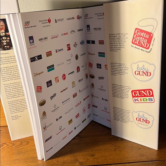 Gund Coffee Table Book America’s greatest brands - Picture 3 of 8